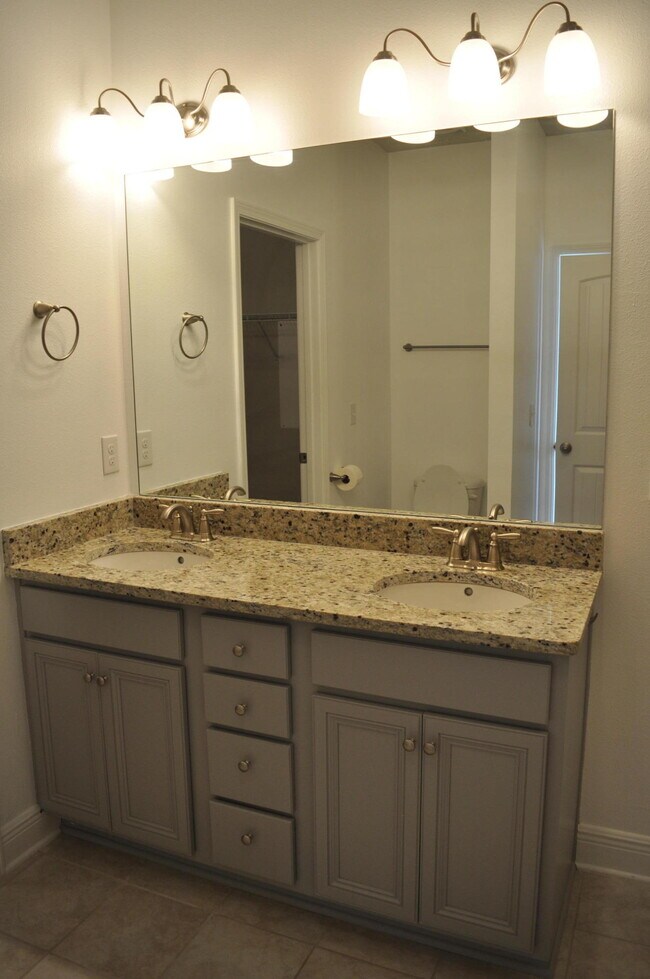 Building Photo - 493 Cocobolo Dr