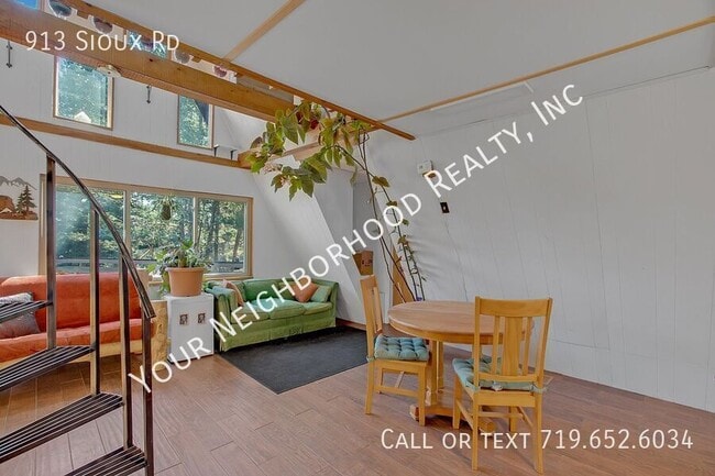 Building Photo - 913 Sioux Rd