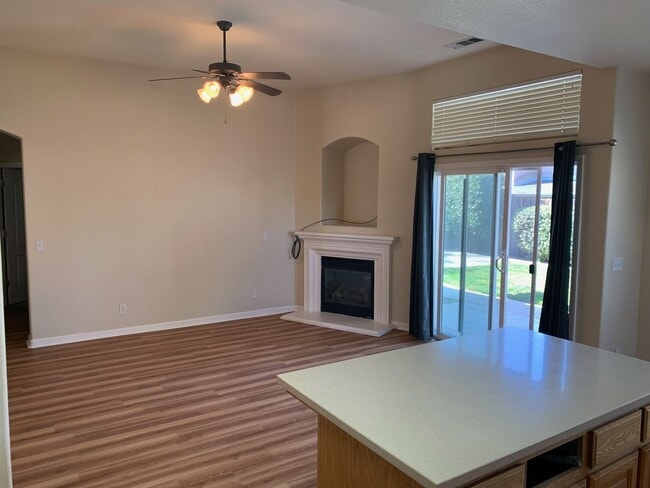 Building Photo - Turlock 4 Bedroom 2 bathroom home Near Chr...