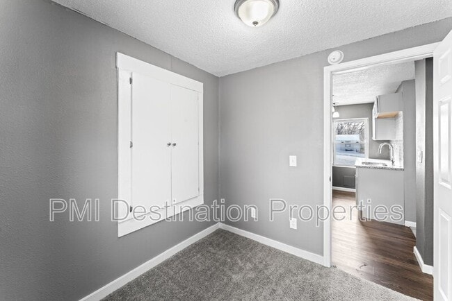Building Photo - 918 S Appleton Ave