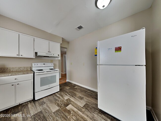 Building Photo - 6332 Romilly Dr