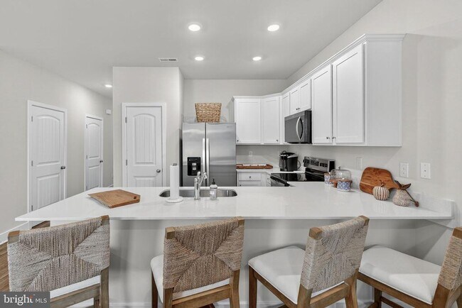 Building Photo - 37 Wisdom Ln