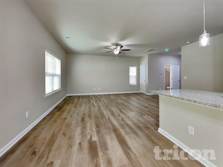 Building Photo - 143 Spring Knoll Dr