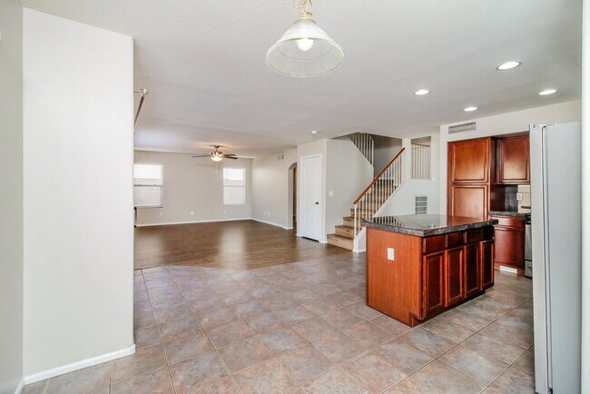 Building Photo - 44852 W Woody Rd