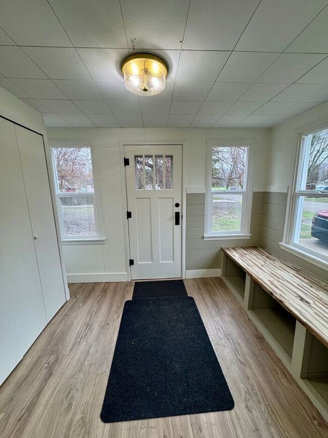 Building Photo - Updated 2 bedroom Niles Home