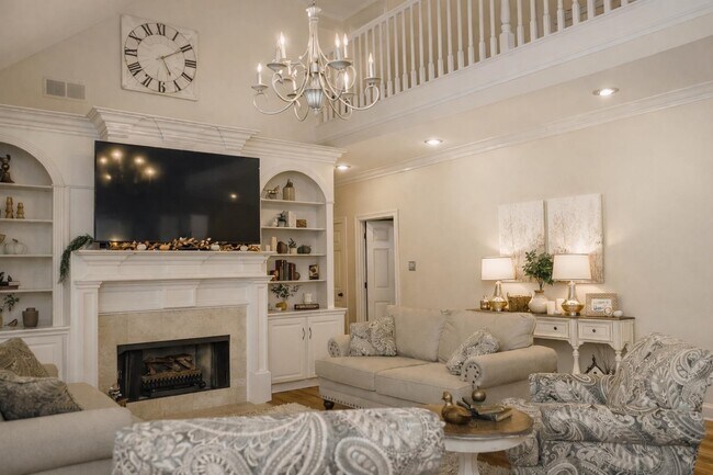 Building Photo - 565 Schaeffer Loop