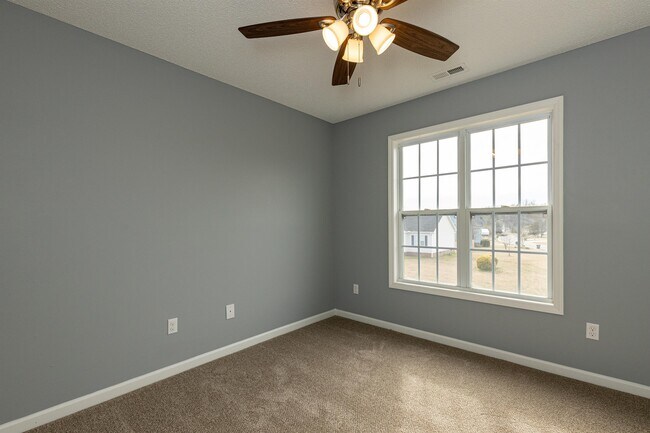 Building Photo - 204 Landmark Dr