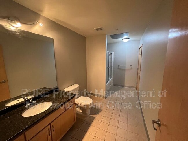 Building Photo - 521 S 7th St