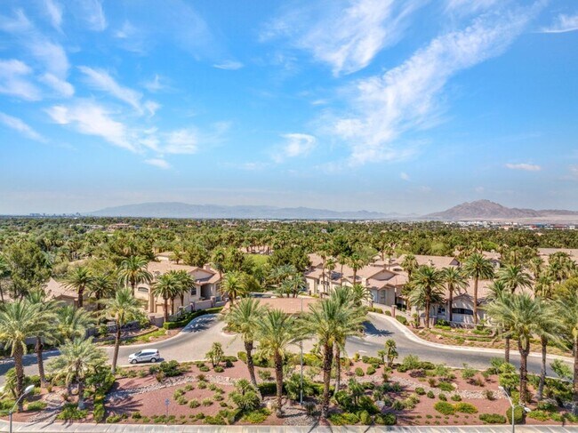 Building Photo - Beautiful 2 Bed 2 Bath ground floor condo in Guard Gated Green Valley Community. 1 Car garage!