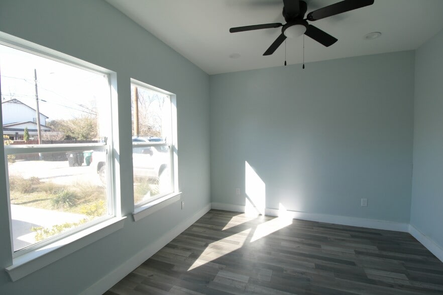 Building Photo - 7502 Sandle St