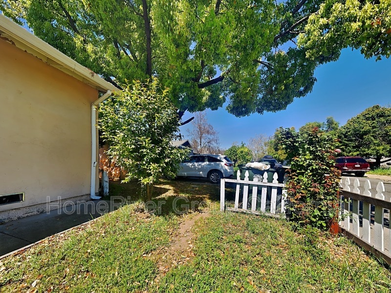 Building Photo - 3887 14th Ave
