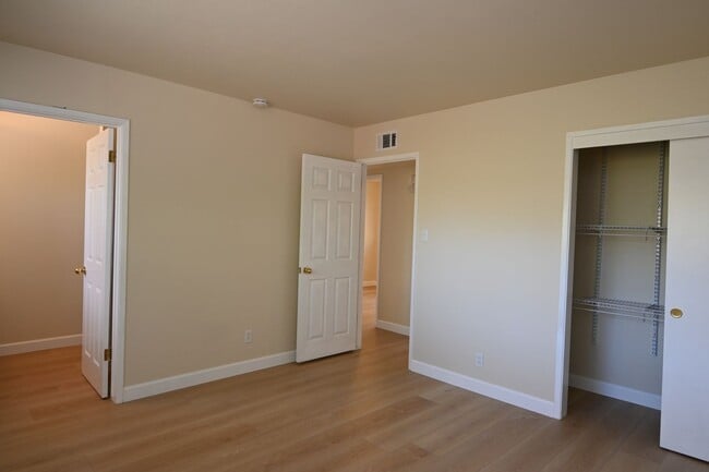 Building Photo - Beautiful home with AC in PRIME Santa Clara location - 3 bd / 2 bath coming soon!