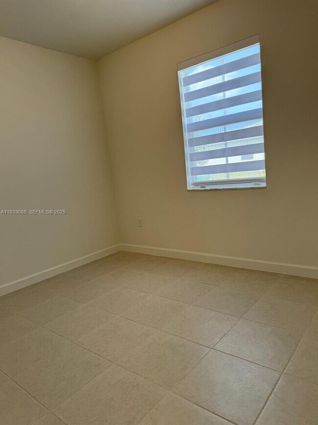 Building Photo - 16124 SW 148th Pl