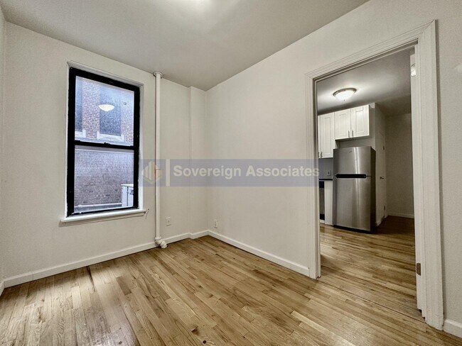 Building Photo - 401 E 68th St