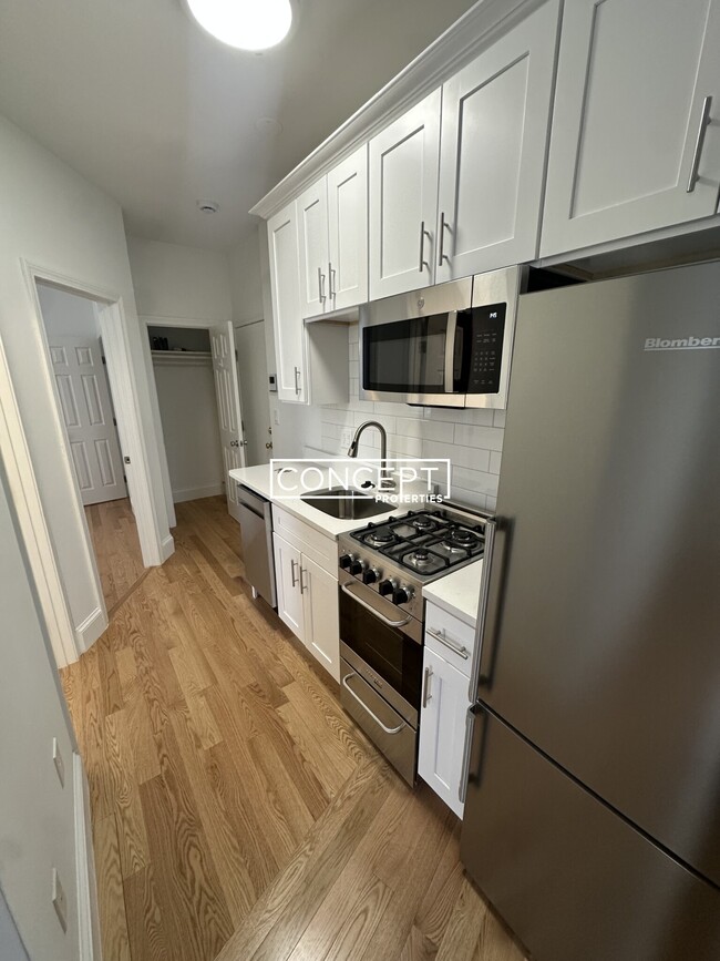 Building Photo - 151 Park Dr