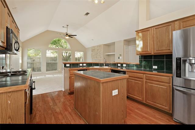Building Photo - 114 Midcrest Dr