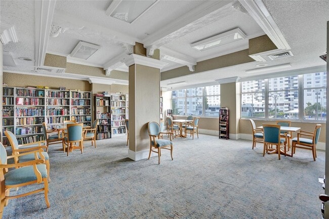 Building Photo - 18021 Biscayne Blvd