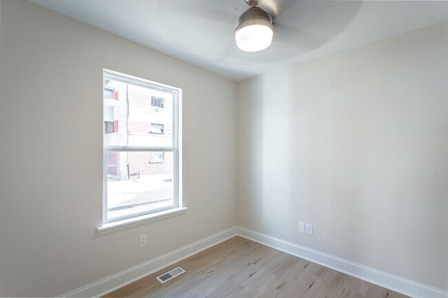 Building Photo - 2011 S Lyerly St