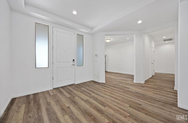 Building Photo - 13600 Pixton Ave