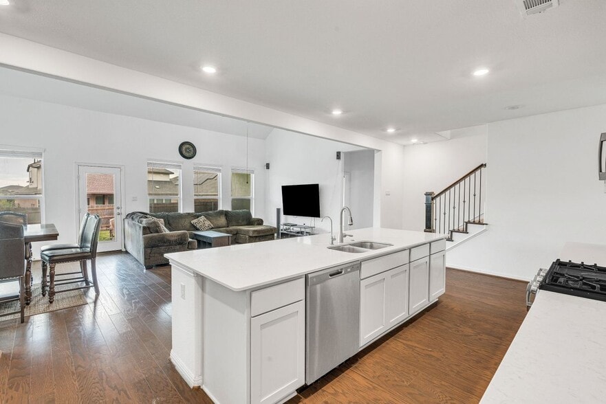 Building Photo - 133 Lenera Dr