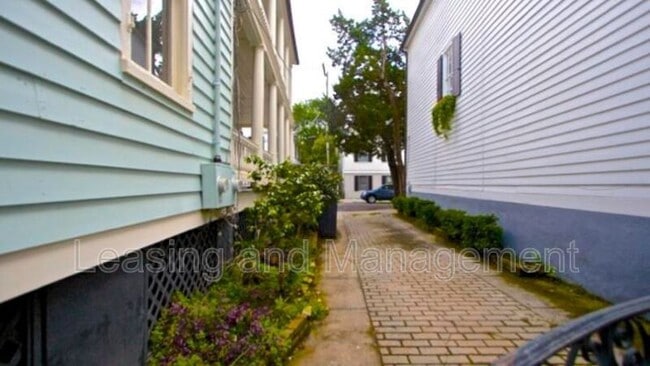 Building Photo - 27 Smith St