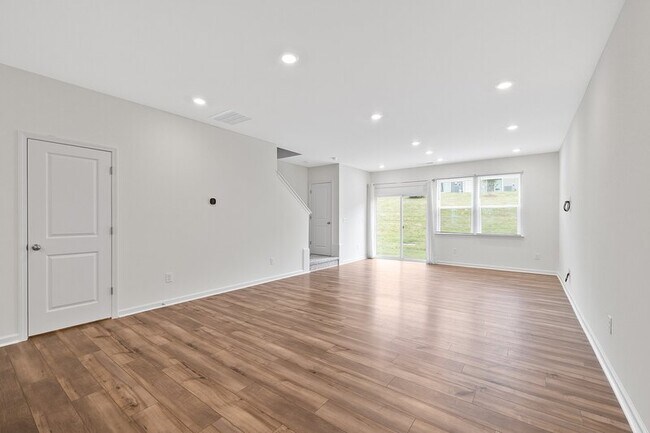 Building Photo - 3063 Spline Cir