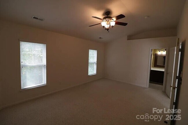 Building Photo - 10979 Princeton Village Dr