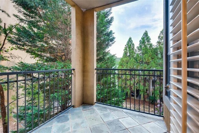 Building Photo - 3777 Peachtree Rd NE