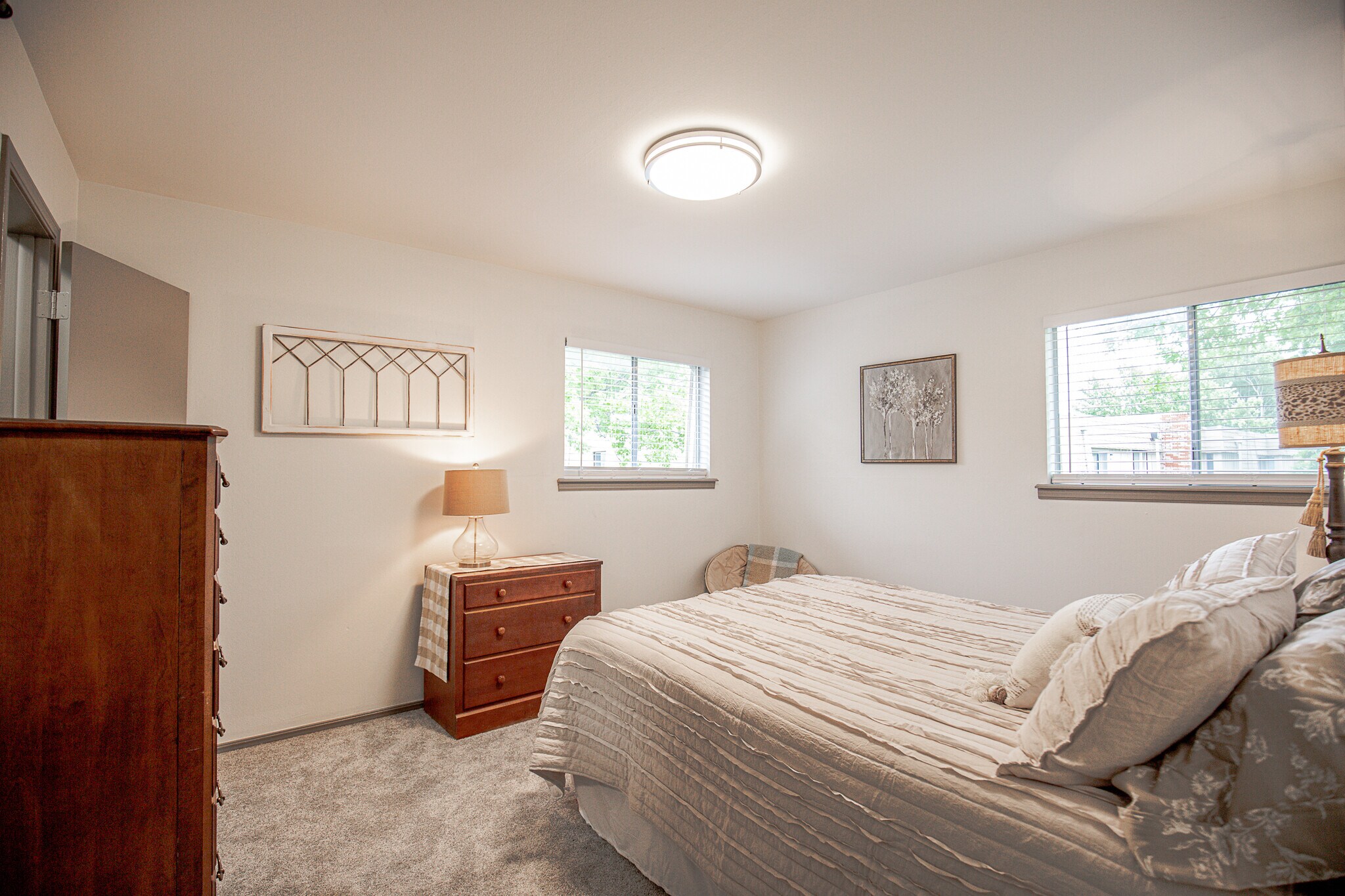 Building Photo - 6711 S Richmond Ave