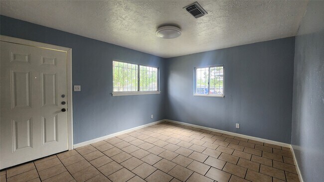 Building Photo - 6114 Hartwick Rd