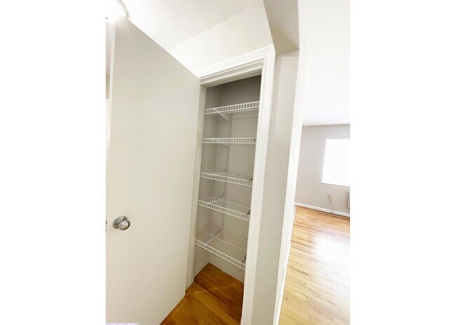 Building Photo - 562 Lowell Ave