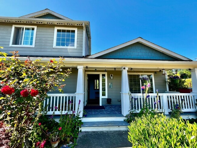 Building Photo - Peaceful Hansville Home with Plenty of Room