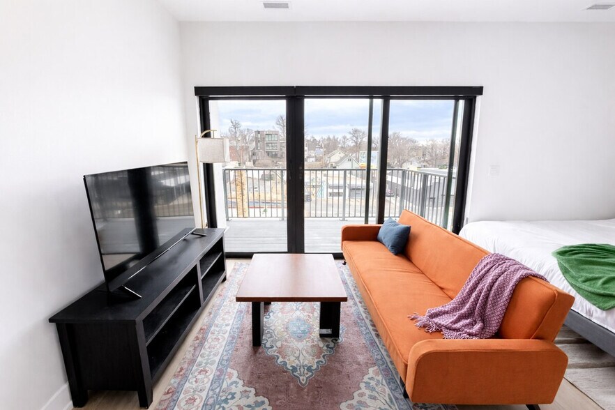 Building Photo - 203 N 48th St