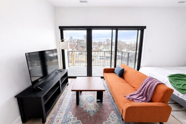 Building Photo - 203 N 48th St