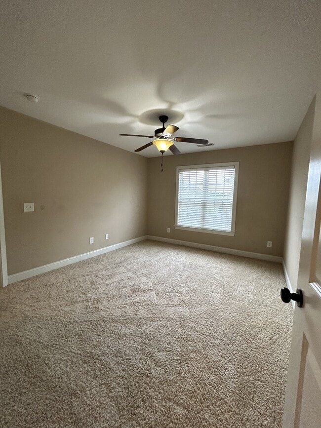 Building Photo - 1629 Brook Hollow Dr