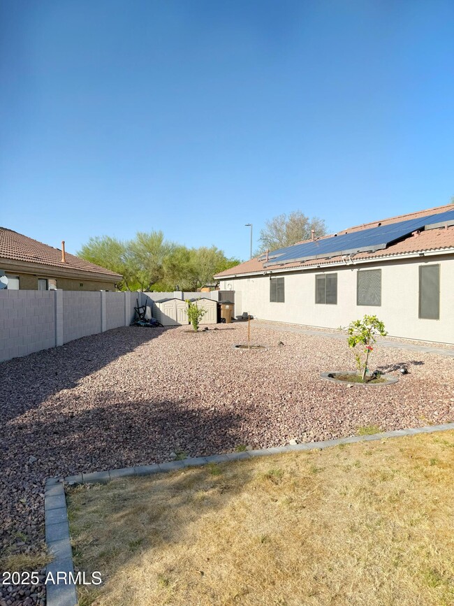 Building Photo - 17371 W Coyote Trail Dr