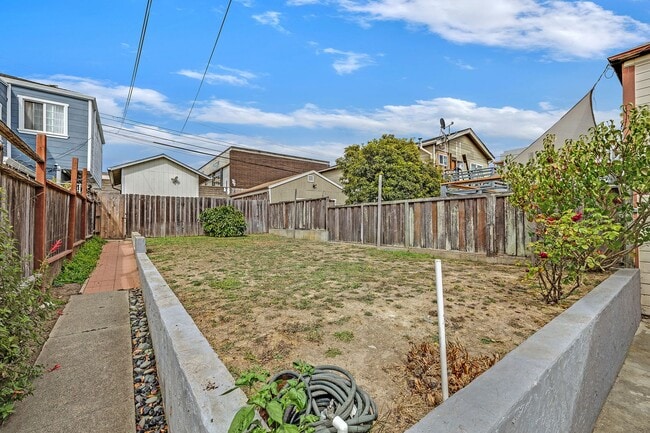 Building Photo - Classic 1910 Craftsman home