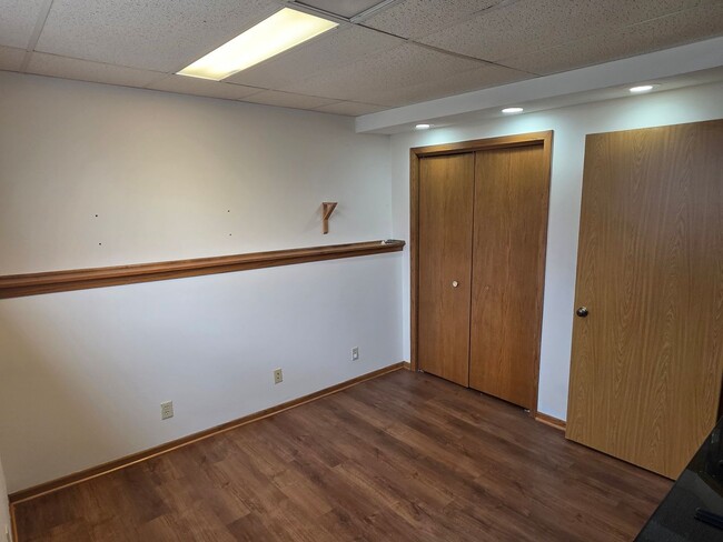 Building Photo - Updated 3 bedroom Kenosha home