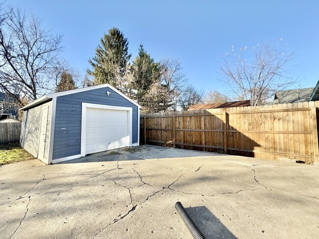 Building Photo - 1616 Dewey Ave