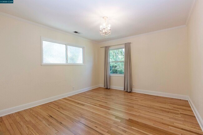 Building Photo - 409 Soule Ave