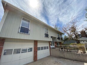 Building Photo - Beautiful Vista Grande home in cul-de-sac