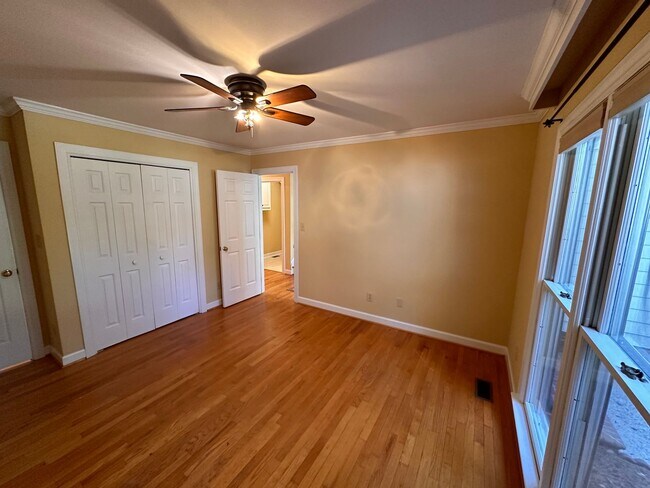 Building Photo - **West Durham 5bd / 3.5ba Oasis**