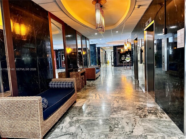 Building Photo - 500 Bayview Dr