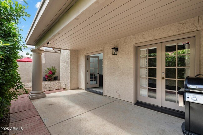 Building Photo - 7245 E Buena Terra Way