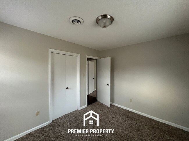 Building Photo - Spacious 4BR Home with Formal Dining, Fenced Yard & Garage in Southaven