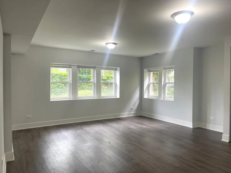 Building Photo - 2252 N Monticello Ave