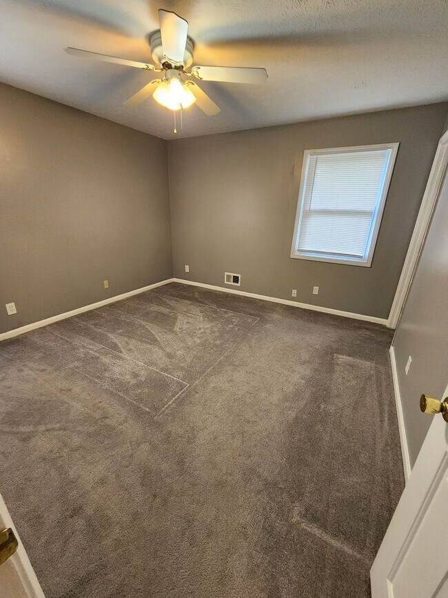 Building Photo - 3 Bedroom, 2 Bathroom Home