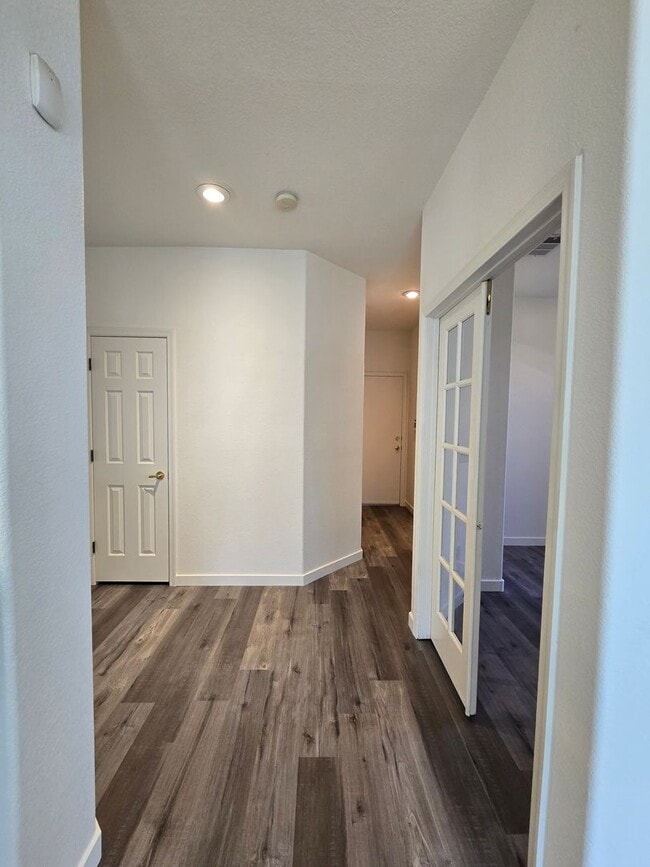 Building Photo - A Fabulous 3 Bedroom Home in Seven Hills