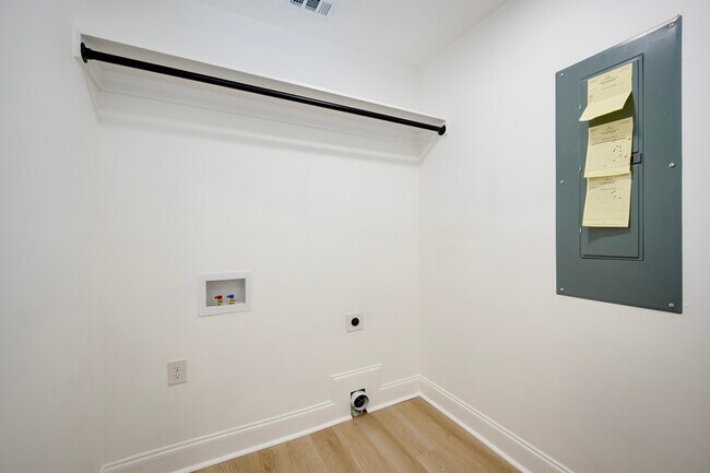 Building Photo - 412 Riley Ln