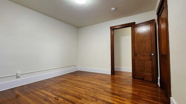 Building Photo - Now showing! Updated 4BR  1 bath house!